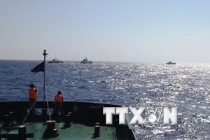 Tàu Việt Nam tiến sâu hơn vào khu vực đặt giàn khoan trái phép